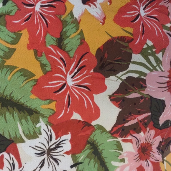 Sag Harbor Button Back Detail Floral Blouse 1x - Picture 2 of 9